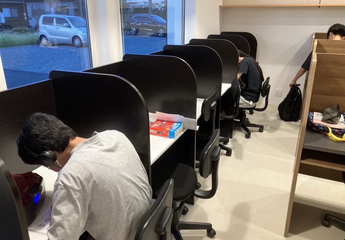 安心して学習に集中できるBースタディの教室